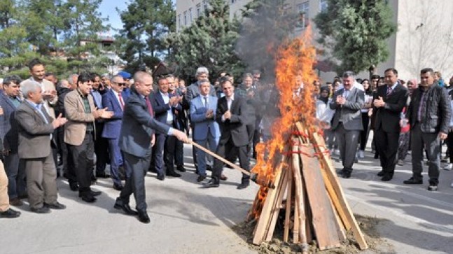 NEVRUZ ATEŞİ YANDI