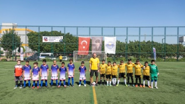 ATATÜRK’Ü ANMA 10 YAŞ FUTBOL TURNUVASI BAŞLADI