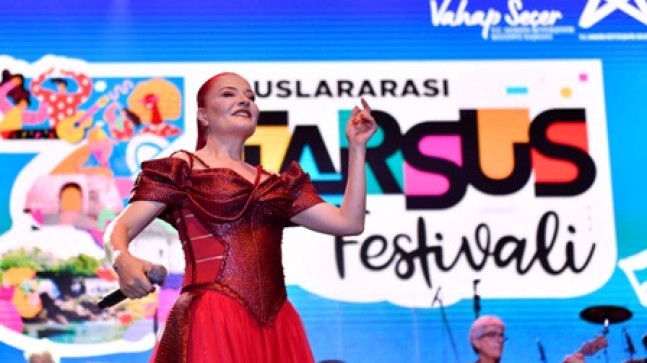 CANDAN ERÇETİN TARSUSLULARA UNUTULMAZ BİR AKŞAM YAŞATTI