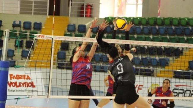 Mersin Büyükşehir Kadın Voleybol Takımı  Ereğli Belediyesi’ni Yendi