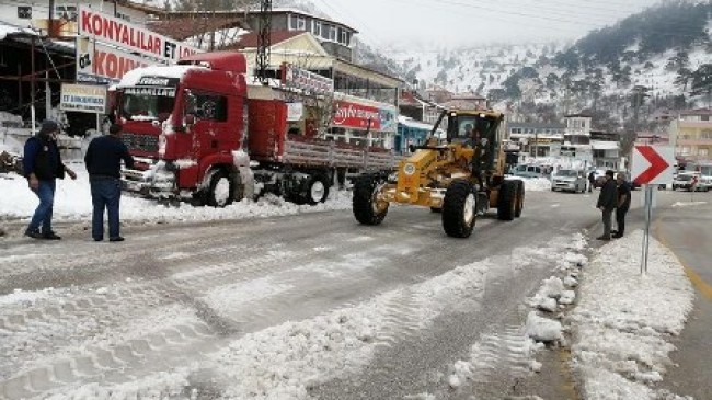 Mut Belediyesi’nden Karla Mücadele Çalışmaları