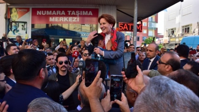 Akşener’e Mut’ta coşkulu karşılama