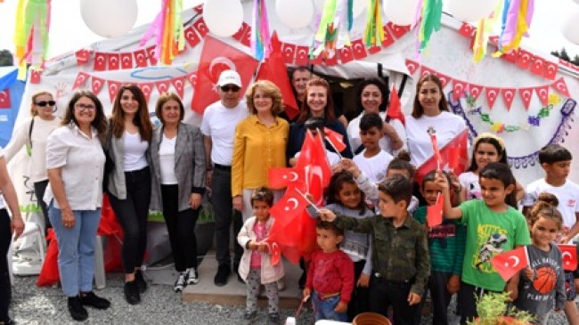 MERSİNDEN KADIN KOOPERATİFİ 23 NİSAN’DA HATAY’DA DEPREMZEDE ÇOCUKLARIN YANINDA