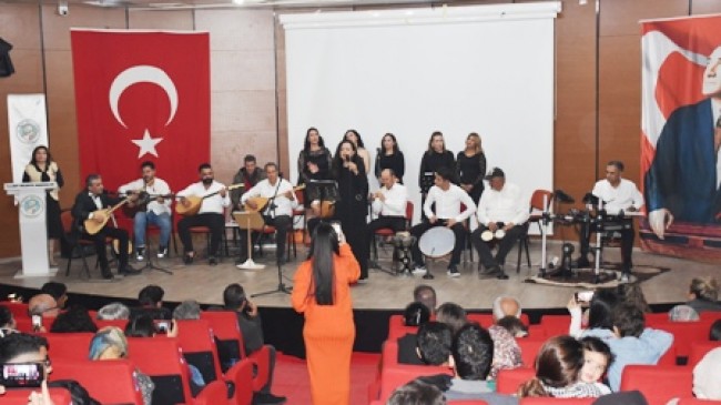 Türk Halk Müziği korosundan yılbaşı konseri