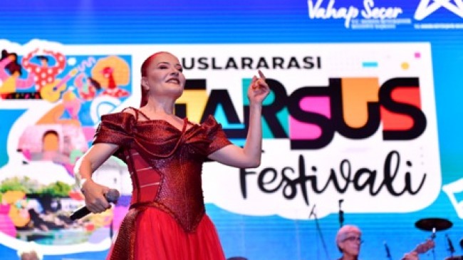 CANDAN ERÇETİN TARSUSLULARA UNUTULMAZ BİR AKŞAM YAŞATTI