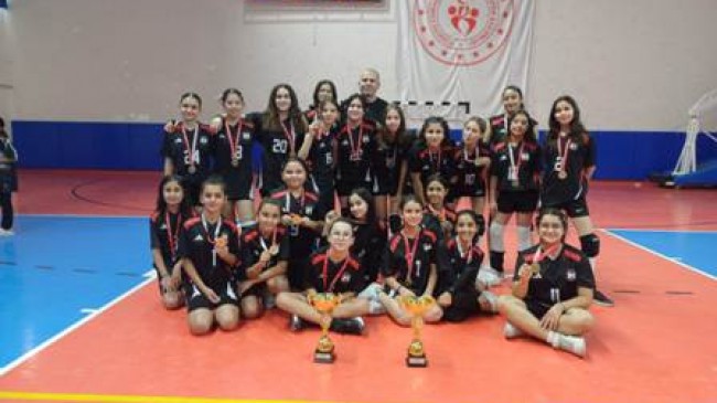 VOLEYBOLDA ŞAMPİYON GAZİ ORTAOKULU