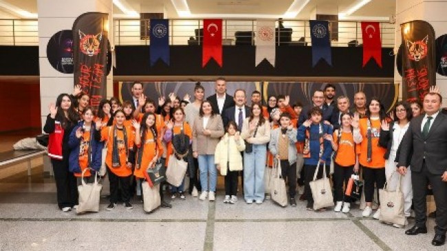 VALİ PEHLİVAN, “SPORLA BÜYÜYORUZ”  PROJESİ KAPSAMINDA ERDEMLİ’DEN  GELEN ÇOCUKLARI AĞIRLADI