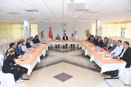 thumbnail_BASKAN SECER A TAKIMI ILE BIR ARAYA GELDI (20)