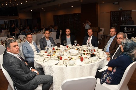 thumbnail_BASKAN SECER MECLIS UYELERI ILE IFTAR YEMEGINDE BIR ARAYA GELDI (4)