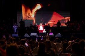 MÜZİĞİN YAŞAYAN EFSANESİ SELDA BAĞCAN İLE MERSİN’DE ‘CUMHURİYET’ COŞKUSU (13)